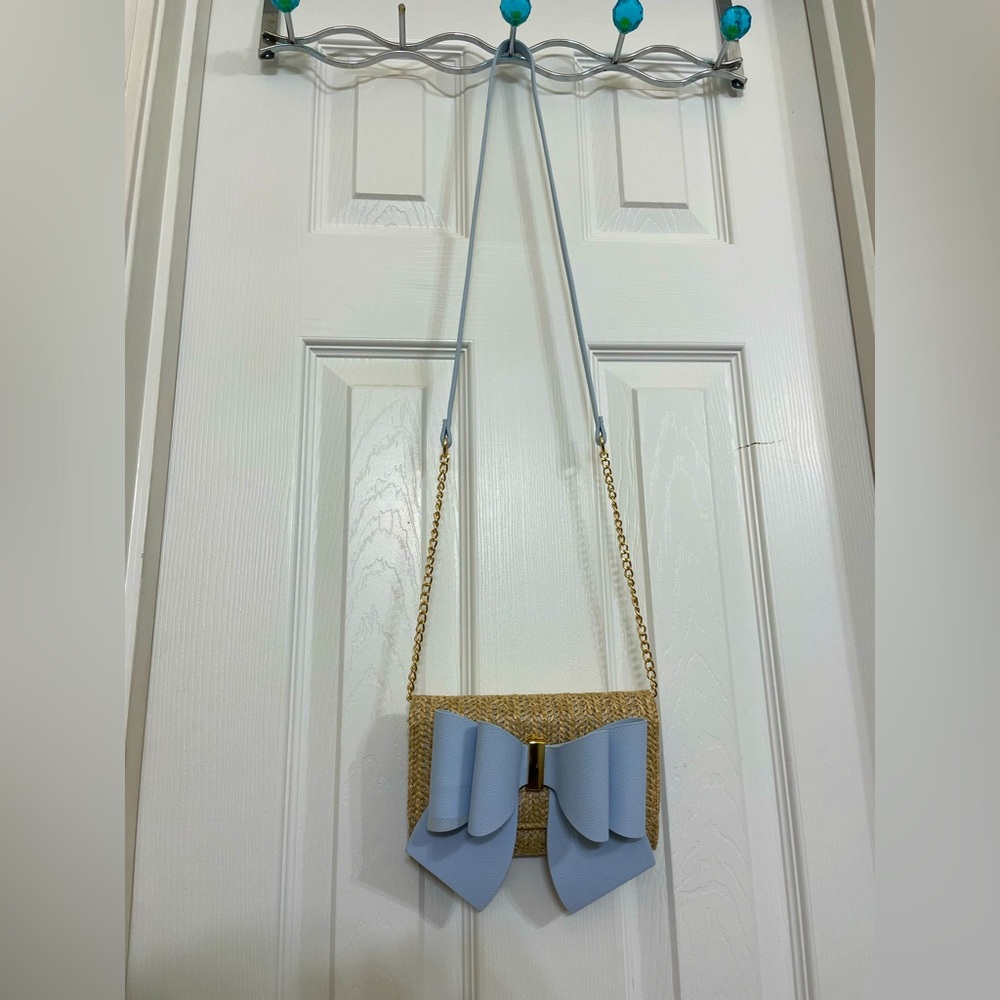 Light blue and straw crossbody bag with bow